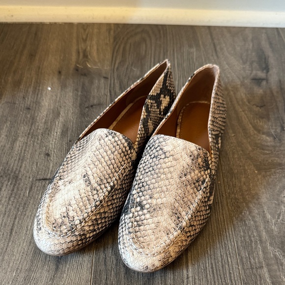 Snakeskin Patterned Women's Loafers - Picture 1 of 3